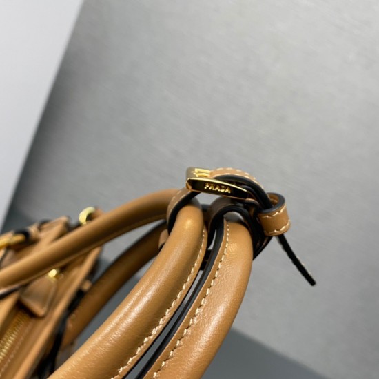 Prada Bags Top Quality
32x15.5x12cm