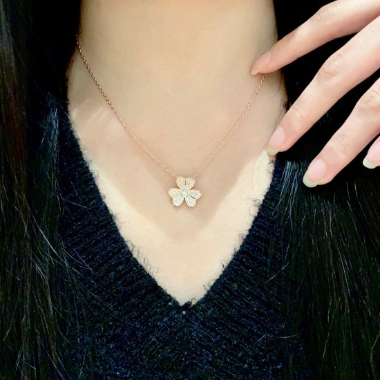 Van Cleef Jewelry Necklace