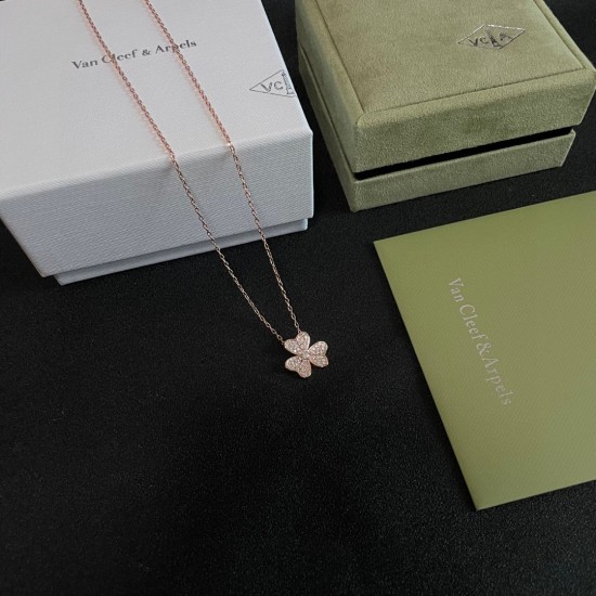 Van Cleef Jewelry Necklace