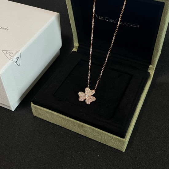 Van Cleef Jewelry Necklace