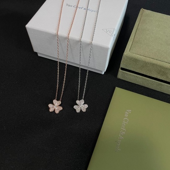 Van Cleef Jewelry Necklace