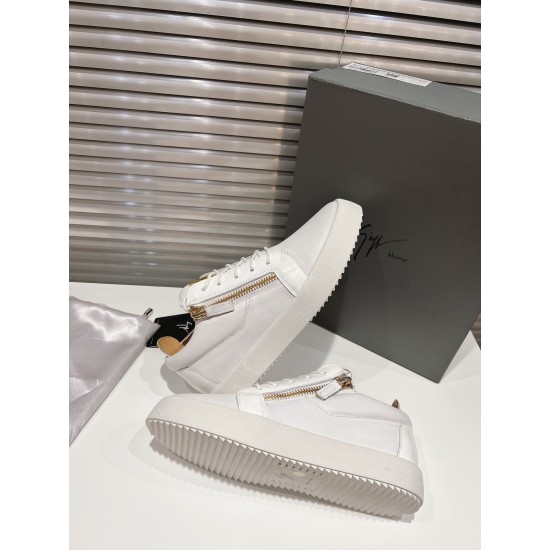 CL Shoes Casual shoes

 Top Quality