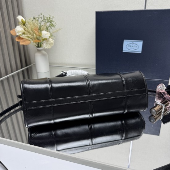 Prada Bags Top Quality
32x15.5x12cm