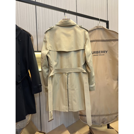 Burberry coat
uk4，6，8，10，12