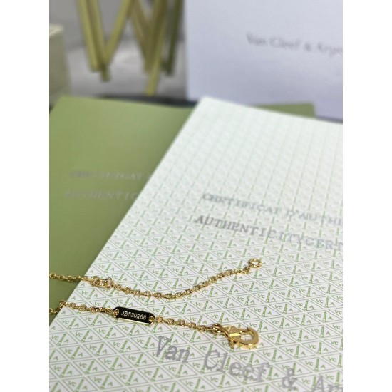 Van Cleef Jewelry Necklace