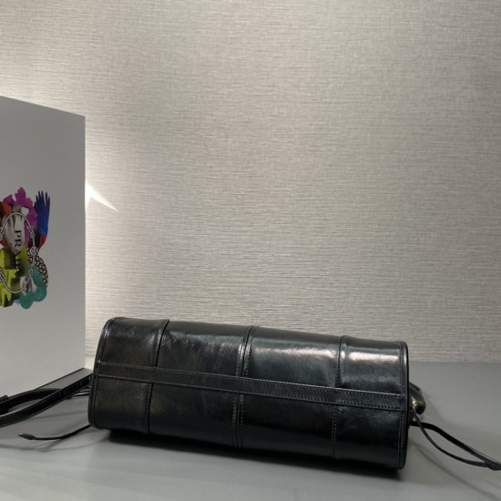 Prada Bags Top Quality
32x15.5x12cm