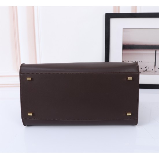 The Row Bags Top Quality
Small:26.20.18
Big:38.26.23