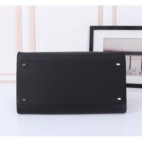 The Row Bags Top Quality
Small:26.20.18
Big:38.26.23