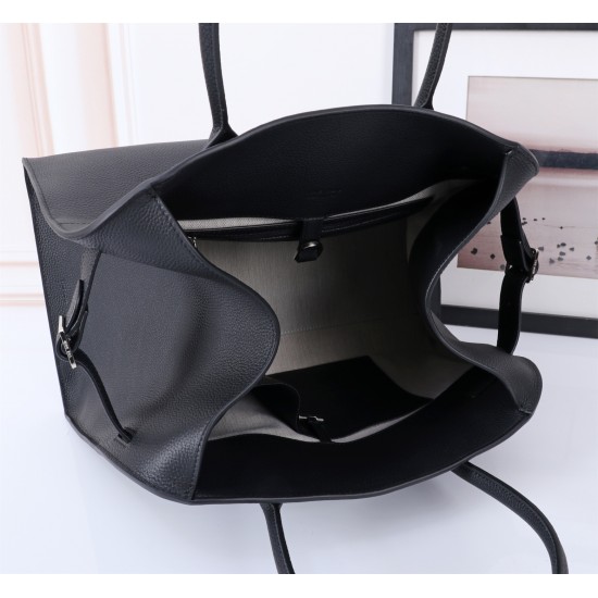 The Row Bags Top Quality
Small:26.20.18
Big:38.26.23