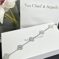 Van Cleef Jewelry Bracelet
