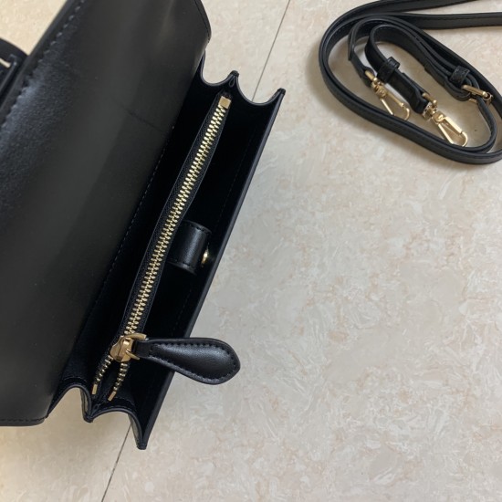 Pinko Bags Top Quality
21x13x6