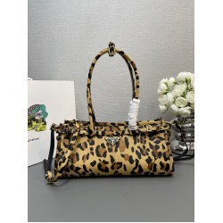 Prada Bags Top Quality
32x15.5x12cm