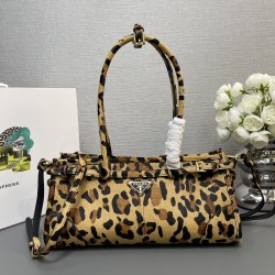 Prada Bags Top Quality
32x15.5x12cm