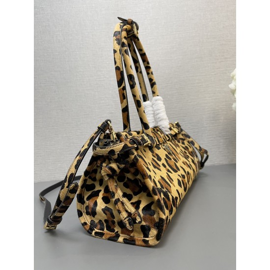 Prada Bags Top Quality
32x15.5x12cm