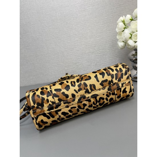 Prada Bags Top Quality
32x15.5x12cm