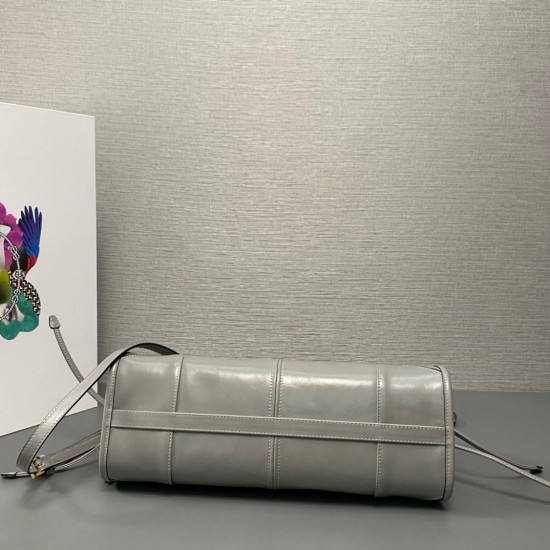 Prada Bags Top Quality
32x15.5x12cm