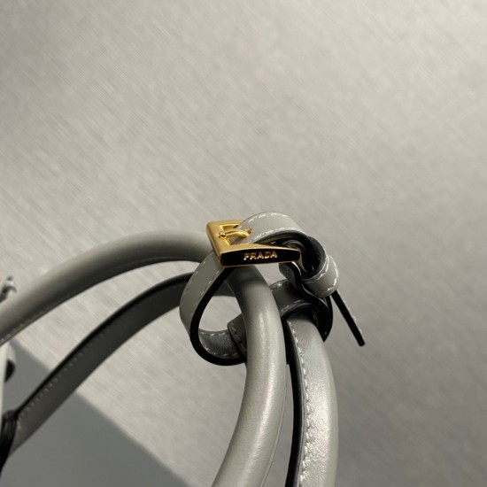 Prada Bags Top Quality
32x15.5x12cm