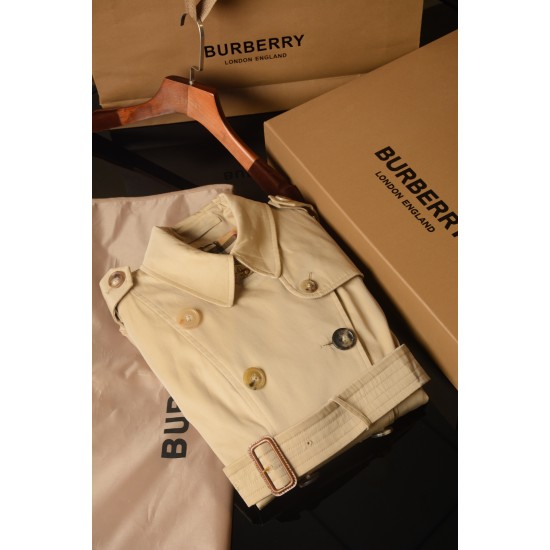 Burberry coat
uk4，6，8，10，12