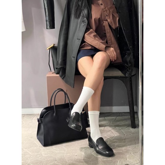 The Row Bags Top Quality
Small:26.20.18
Big:38.26.23