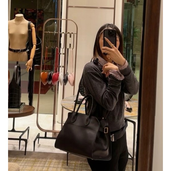 The Row Bags Top Quality
Small:26.20.18
Big:38.26.23