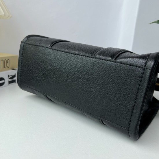 MJ Tote Full leather size: 41 * 34 * 15cm $140 Full leather medium size: 33 * 28 * 13cm $120 Full leather small size: 26 × 20 × 13cm $100 Fabric Large Size: 41 * 34 * 15cm $100 Medium size of fabric: 33 * 28 * 13cm $90 Fabric small size: 26 × 20 × 13cm $8