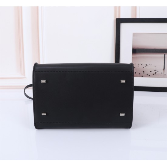 The Row Bags Top Quality
Small:26.20.18
Big:38.26.23