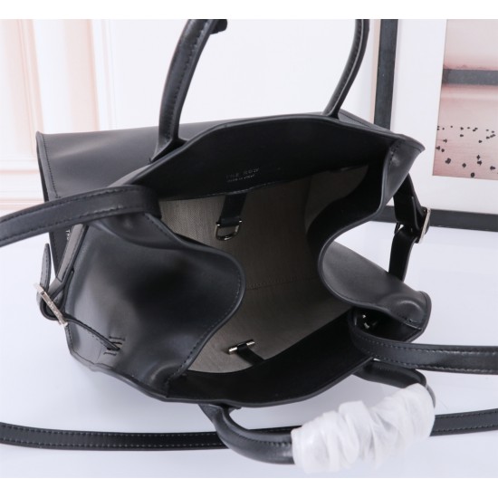 The Row Bags Top Quality
Small:26.20.18
Big:38.26.23