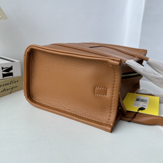 MJ Tote Full leather size: 41 * 34 * 15cm $140 Full leather medium size: 33 * 28 * 13cm $120 Full leather small size: 26 × 20 × 13cm $100 Fabric Large Size: 41 * 34 * 15cm $100 Medium size of fabric: 33 * 28 * 13cm $90 Fabric small size: 26 × 20 × 13cm $8