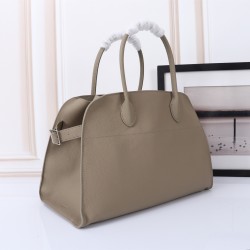 The Row Bags Top Quality
Small:26.20.18
Big:38.26.23