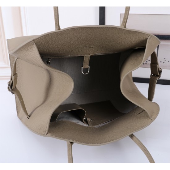 The Row Bags Top Quality
Small:26.20.18
Big:38.26.23