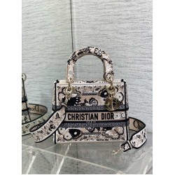 Dior Bags Top Quality
Five Grid
