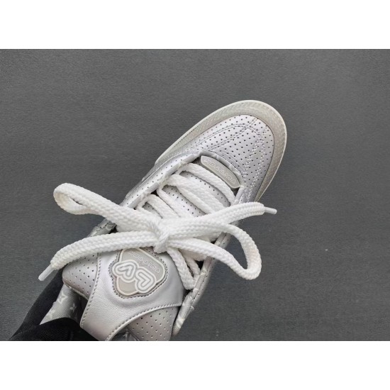 LV Shoes Top Quality
women 35-40 

men 39-45