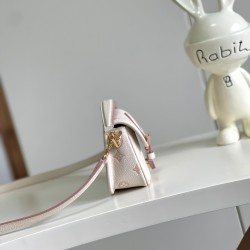 LV Bags Top Quality NANO DIANE
19*10.5*6