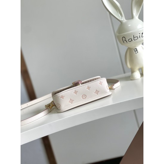 LV Bags Top Quality NANO DIANE
19*10.5*6