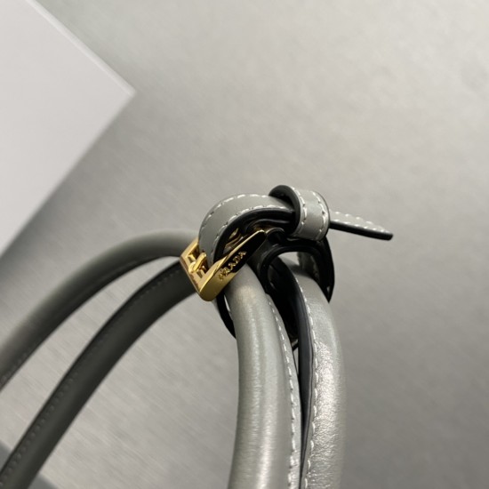 Prada Bags Top Quality
32x15.5x12cm