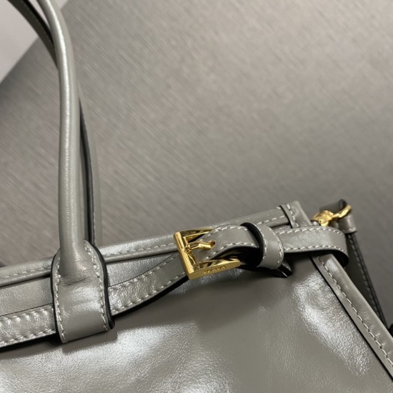 Prada Bags Top Quality
32x15.5x12cm