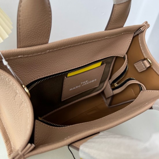 MJ Tote Full leather size: 41 * 34 * 15cm $140 Full leather medium size: 33 * 28 * 13cm $120 Full leather small size: 26 × 20 × 13cm $100 Fabric Large Size: 41 * 34 * 15cm $100 Medium size of fabric: 33 * 28 * 13cm $90 Fabric small size: 26 × 20 × 13cm $8