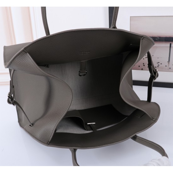 The Row Bags Top Quality
Small:26.20.18
Big:38.26.23