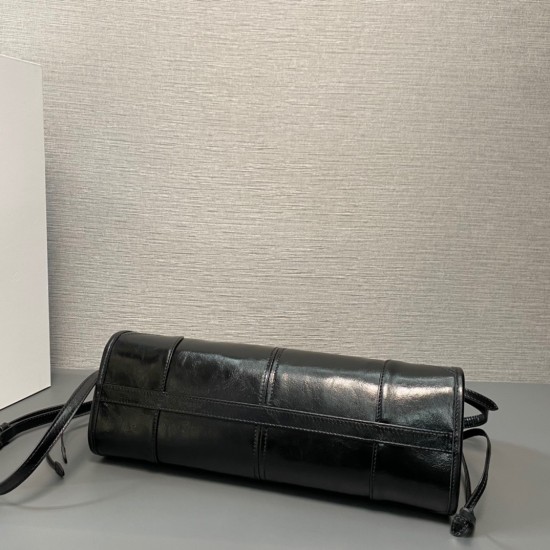 Prada Bags Top Quality
32x15.5x12cm