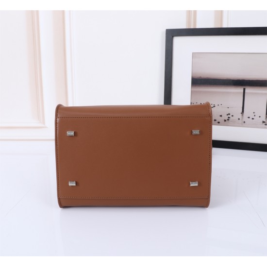 The Row Bags Top Quality
Small:26.20.18
Big:38.26.23