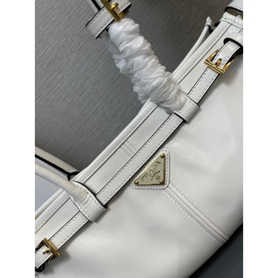 Prada Bags Top Quality
32x15.5x12cm