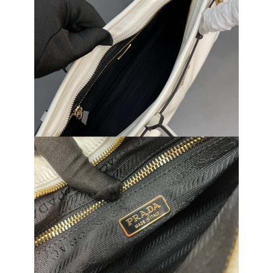 Prada Bags Top Quality
32x15.5x12cm