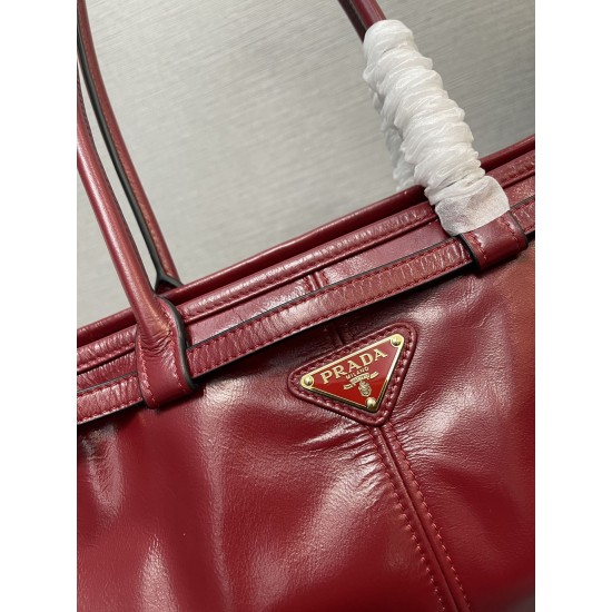 Prada Bags Top Quality
32x15.5x12cm
