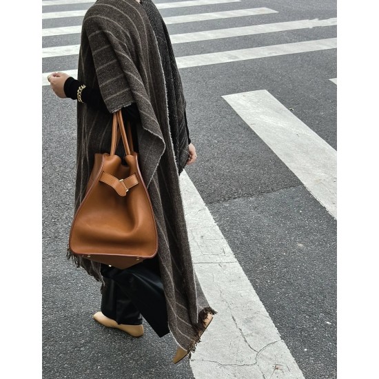 The Row Bags Top Quality
Small:26.20.18
Big:38.26.23