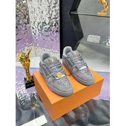 LV Shoes Top Quality
women 35-40 

men 39-45