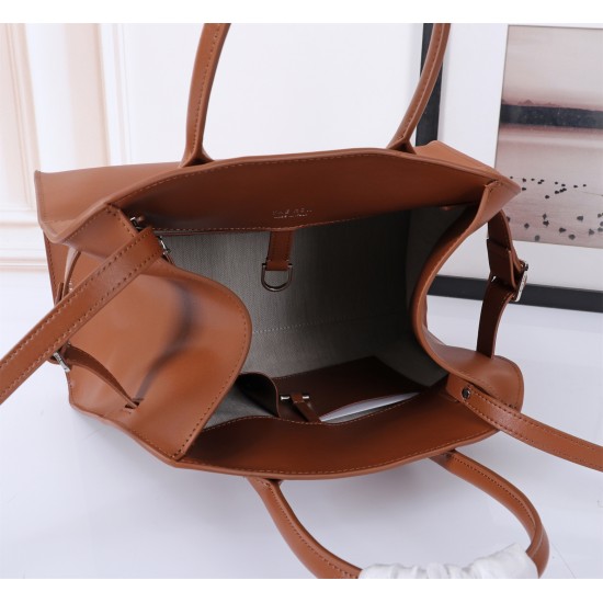 The Row Bags Top Quality
Small:26.20.18
Big:38.26.23