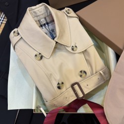 Burberry coat
uk4，6，8，10，12