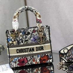Dior Bags Top Quality
Five Grid