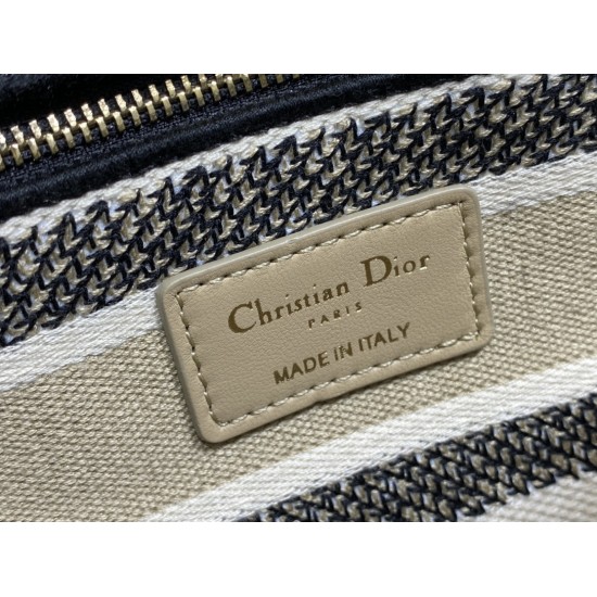Dior Bags Top Quality
Five Grid