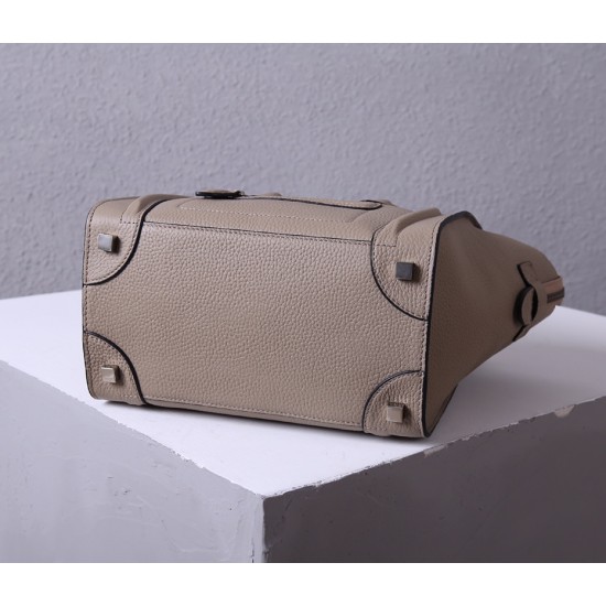 Celine Bags Top Quality 
Small size 20 * 20 * 8cm
Medium size 26 * 26 * 13cm
Large size 30 * 30 * 15cm